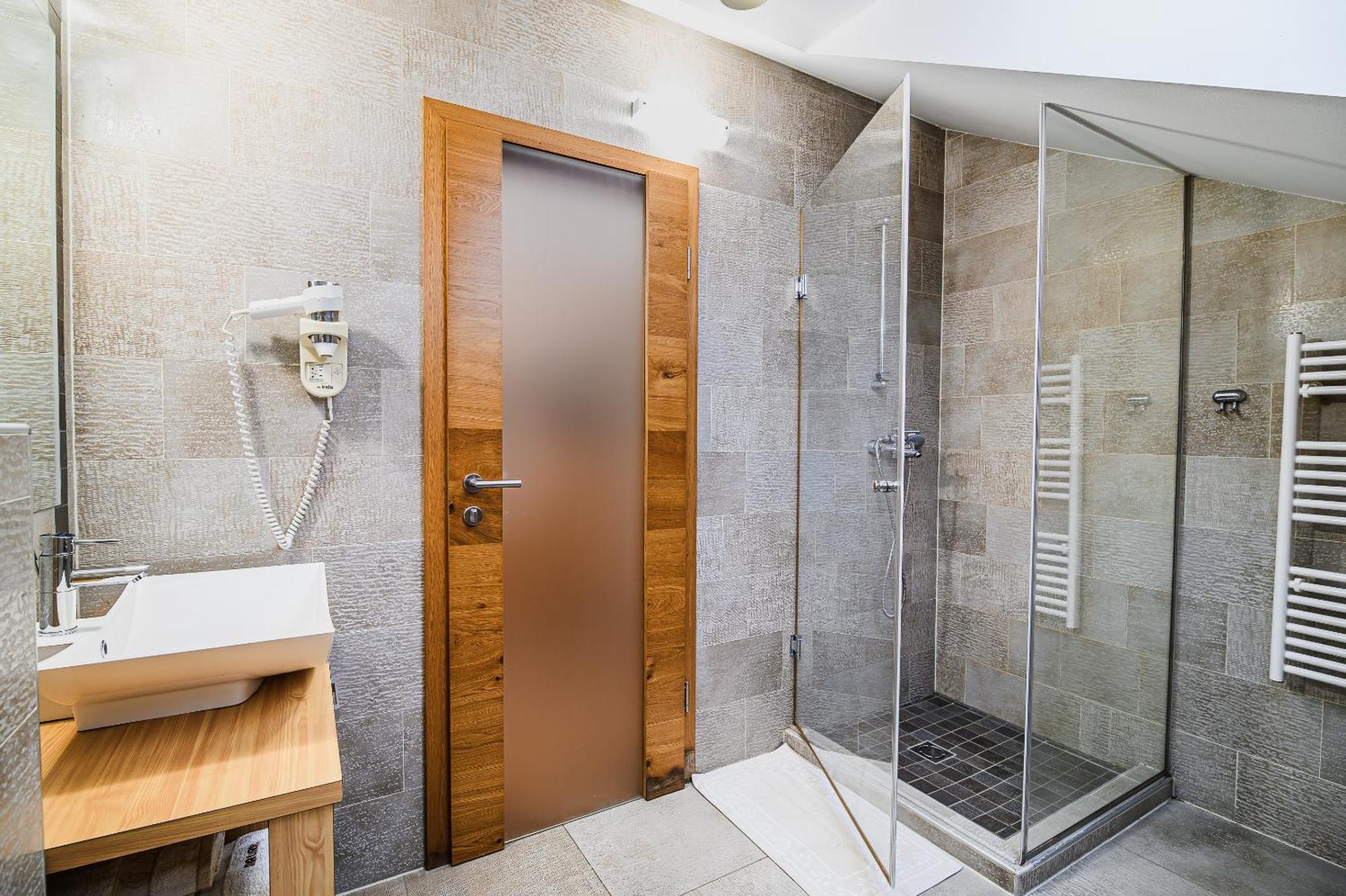 Apartments Maleric With Indoor Pool And Wellness Dragatus Room photo