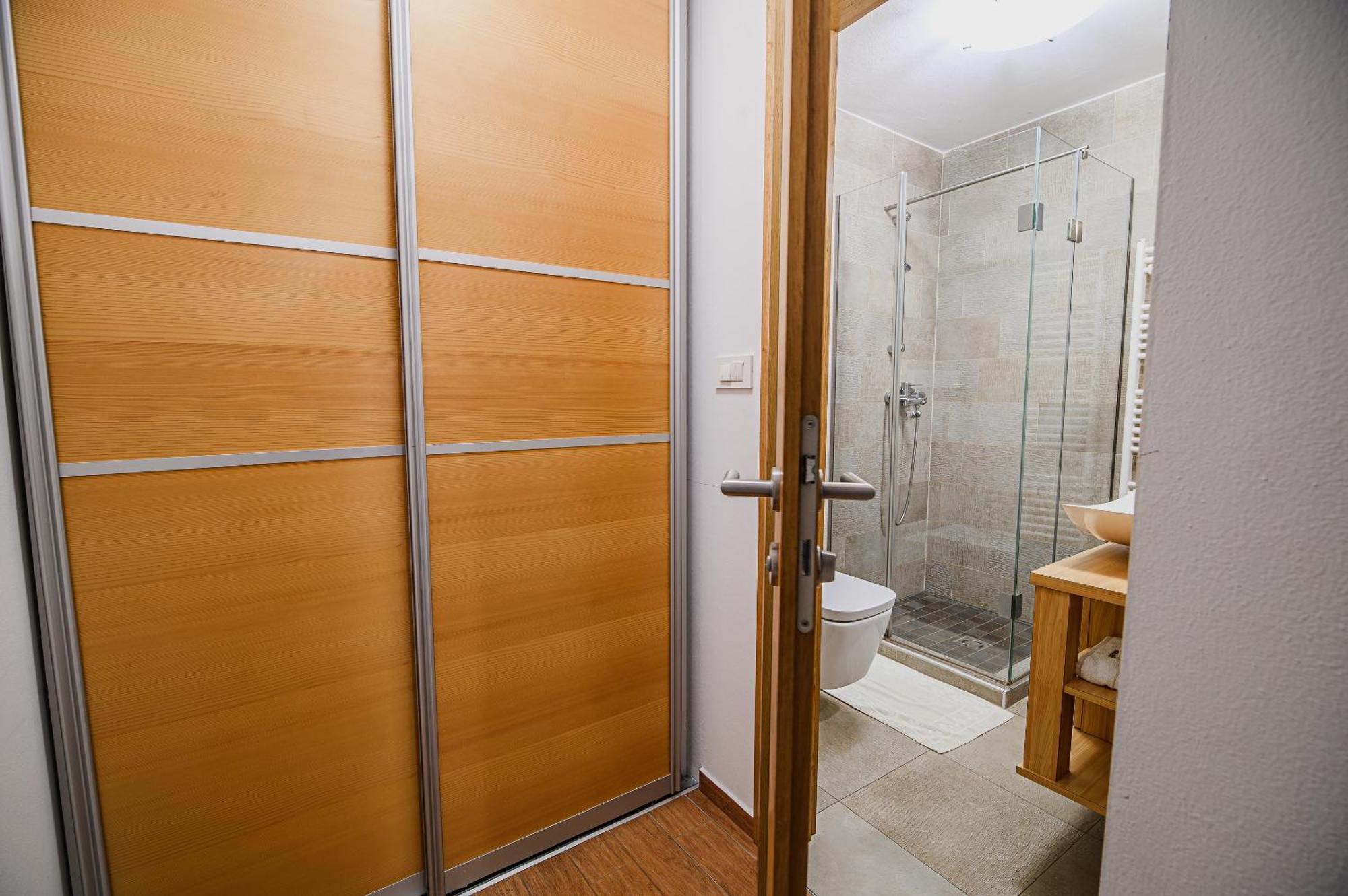 Apartments Maleric With Indoor Pool And Wellness Dragatus Room photo